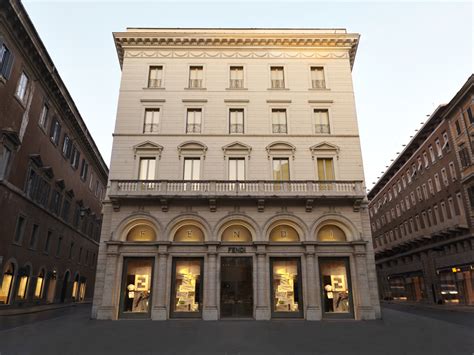 fendi roma перевод|roma palazzo Fendi.